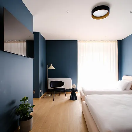 Garden Triple - 3 Min Walk To Benina Express アパート ティラーノ